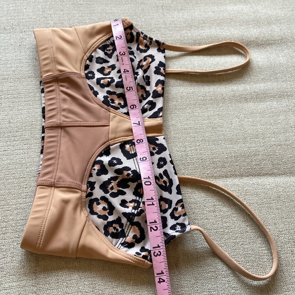 Sports bra in cheetah print, size S/M ASOS brand. - Picture 10 of 12
